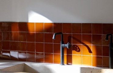 Carrelage terre cuite ou carrelage effet terre cuite : que choisir ?